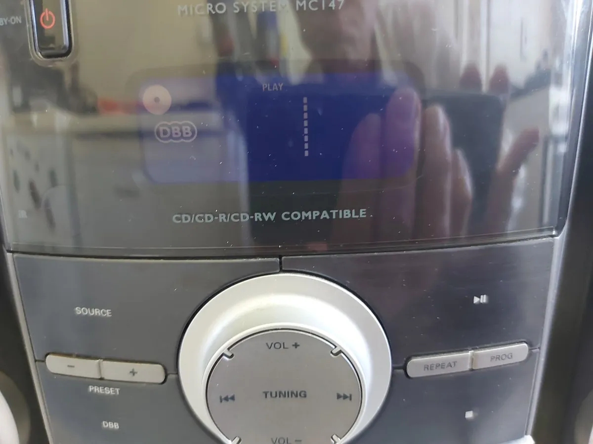 PHILIPS Micro Hifi Stereo System MC147 - Image 2