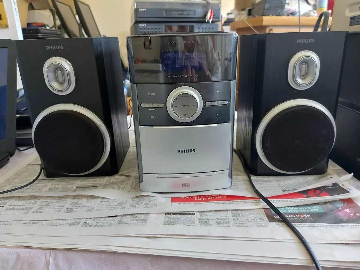 PHILIPS Micro Hifi Stereo System MC147 - Image 1