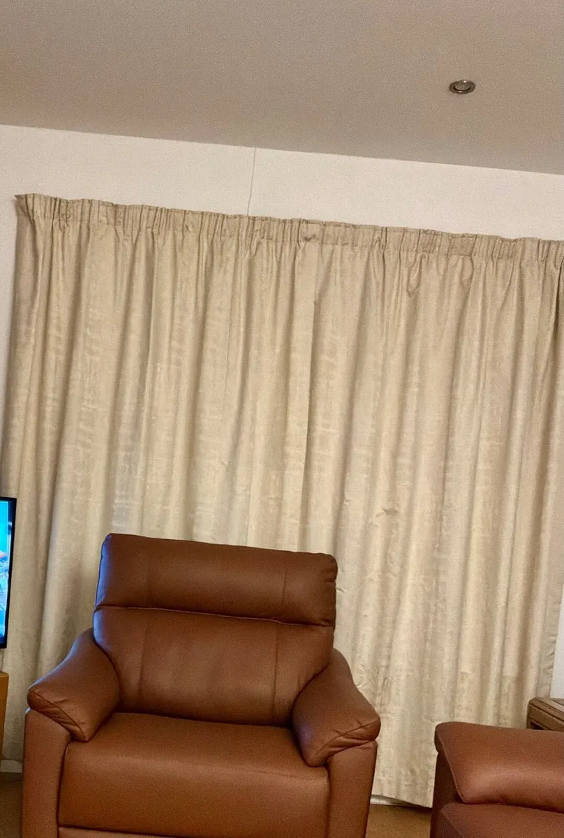 Curtains - Image 2