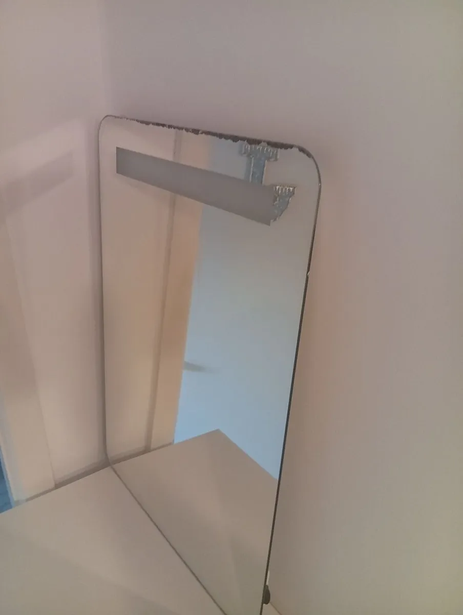 Modern Quality bathroom wall mirror with Led light - Image 3