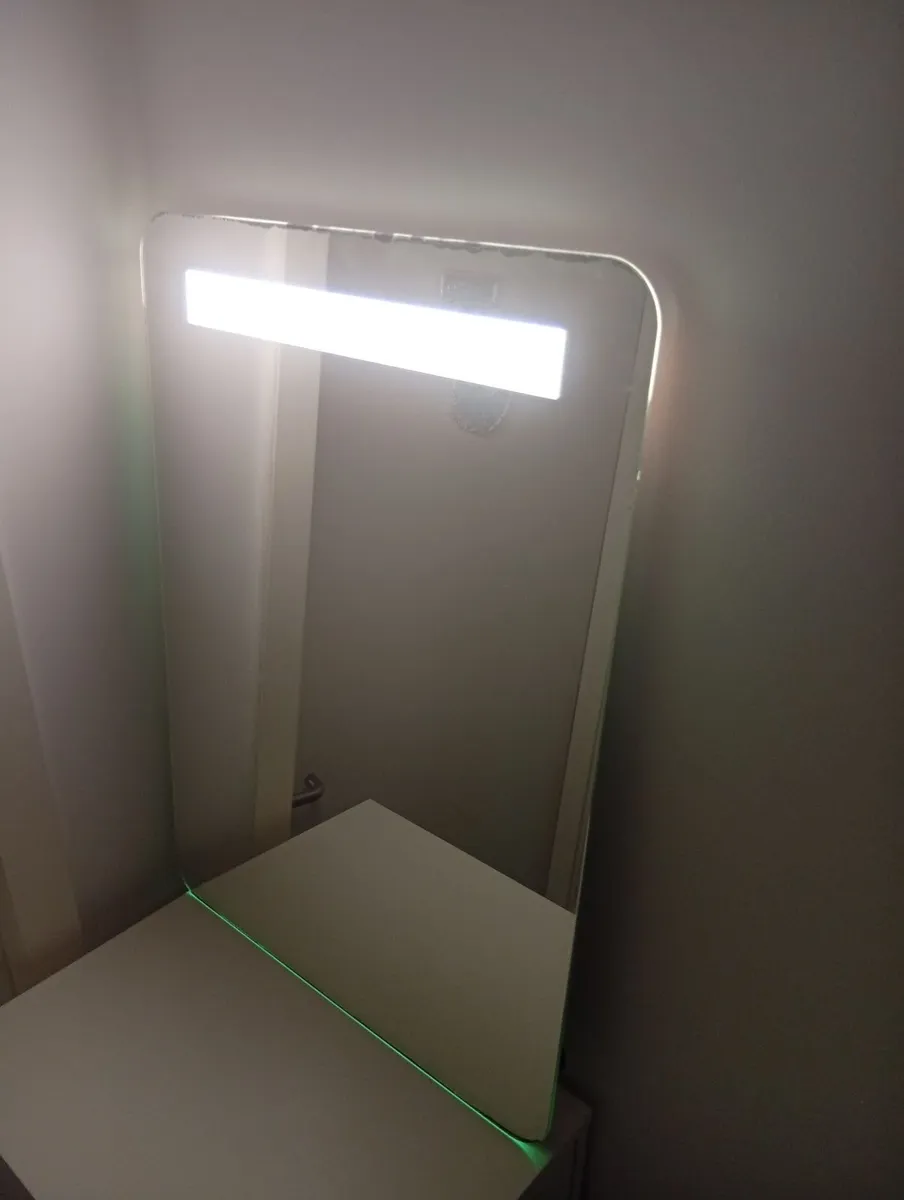 Modern Quality bathroom wall mirror with Led light - Image 1