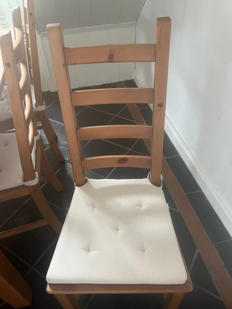 Table and 8 chairs - Image 2