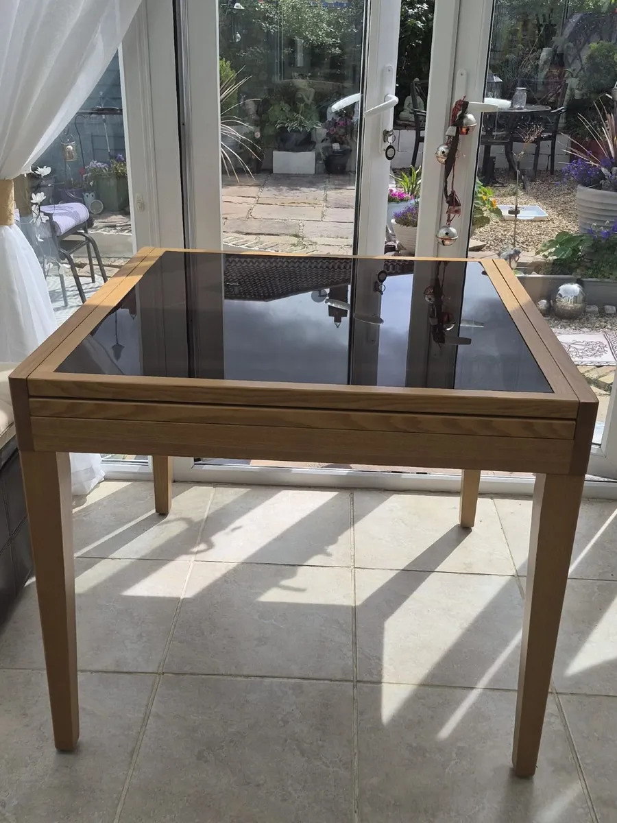 Light oak extendable table with smoked black glass - Image 2