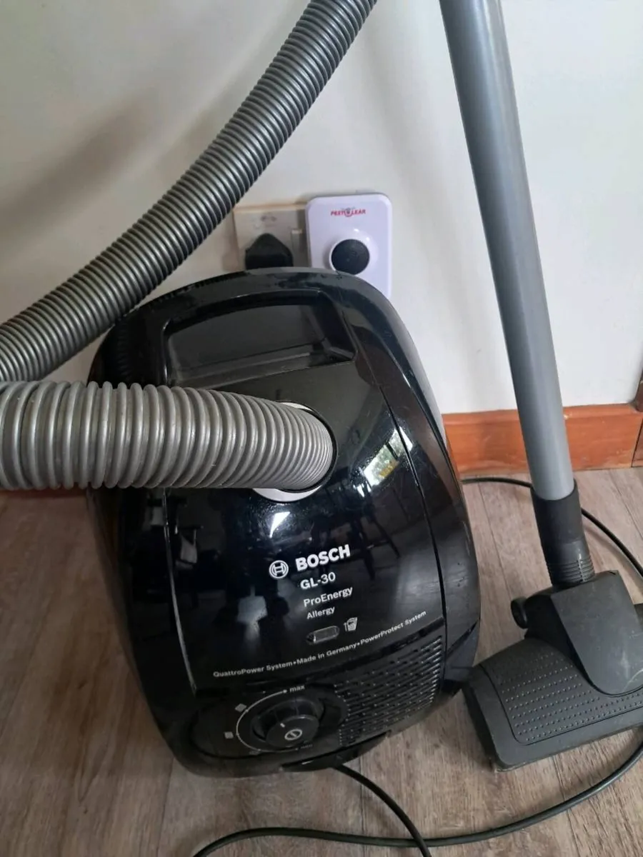 Bosch GL 30 vaccum. Cleaner - Image 1