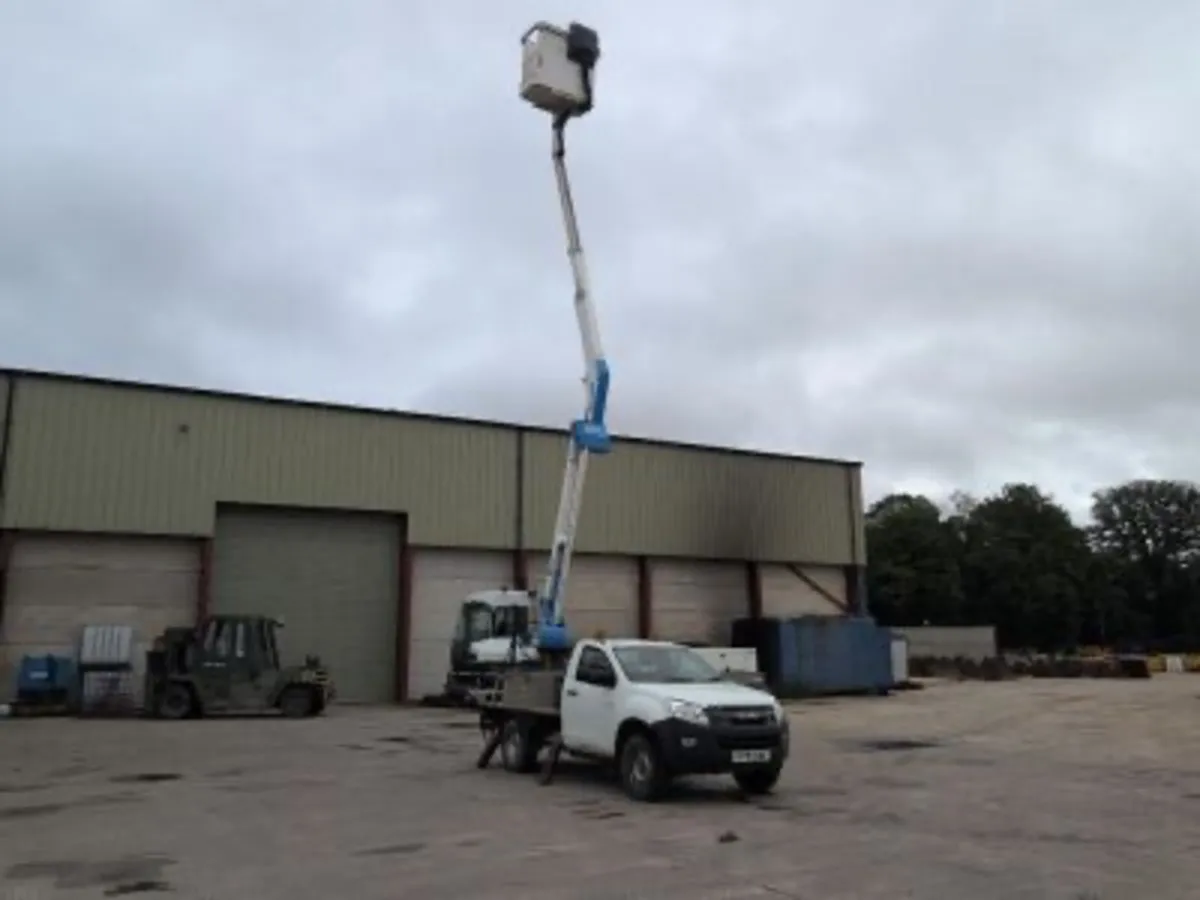 2016 Isuzu D-Max 4X4 Cherry picker 13 meter - Image 4