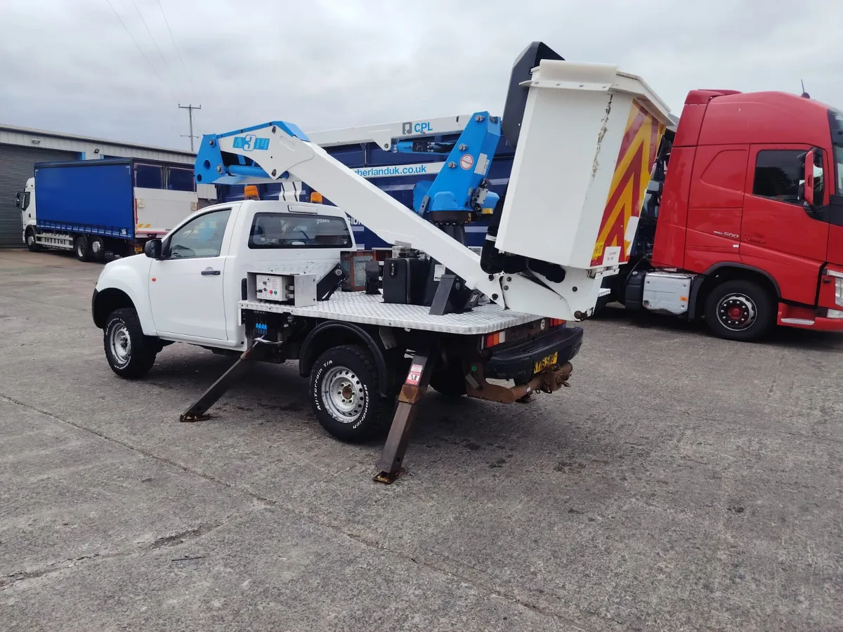 2016 Isuzu D-Max 4X4 Cherry picker 13 meter - Image 2