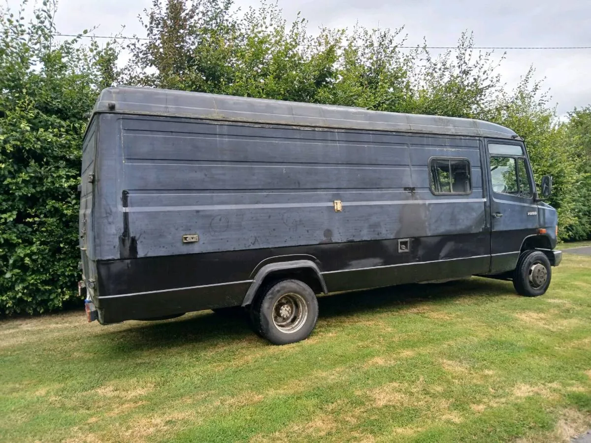 Vintage Mercedes 709d Camper Conversion - Image 3