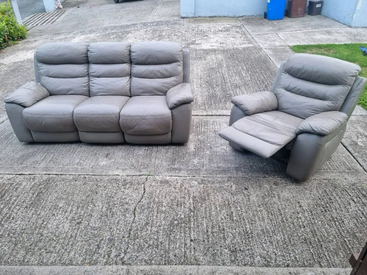 Recliner sofa - Image 1