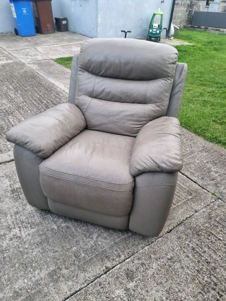 Recliner sofa - Image 2
