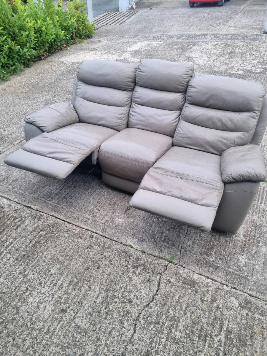 Recliner sofa - Image 3