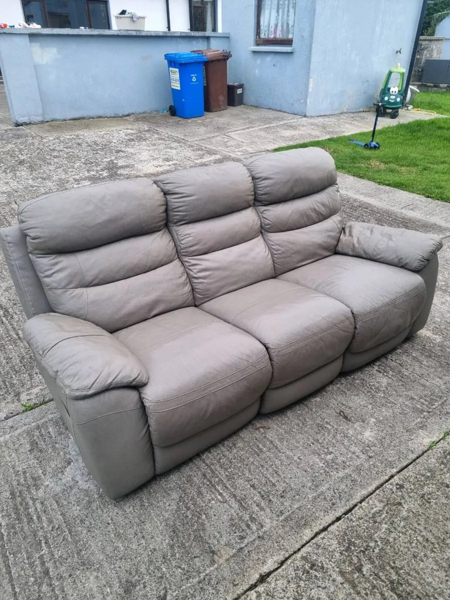 Recliner sofa - Image 4