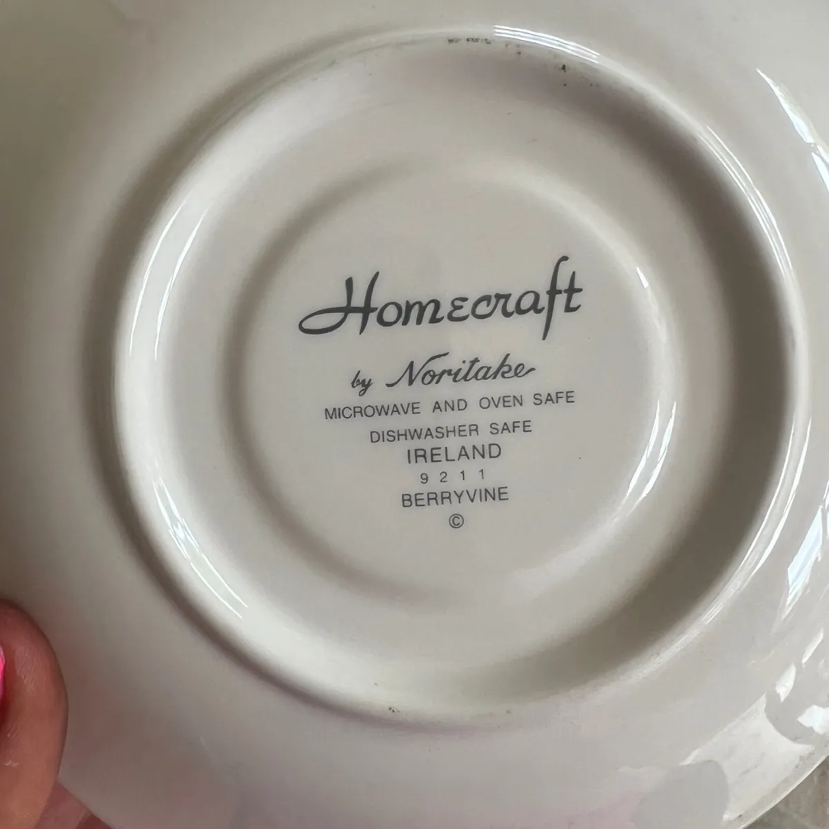 31-piece Noritake Homecraft Berryvine set - Image 1