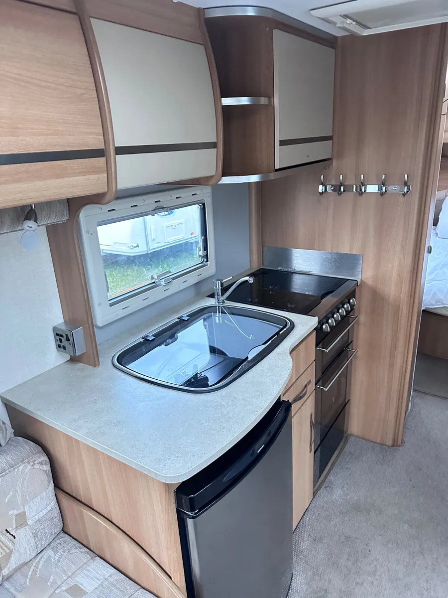 ✨STUNNING COACHMAN VIP 4 BERTH ISLAND BED✨ - Image 4
