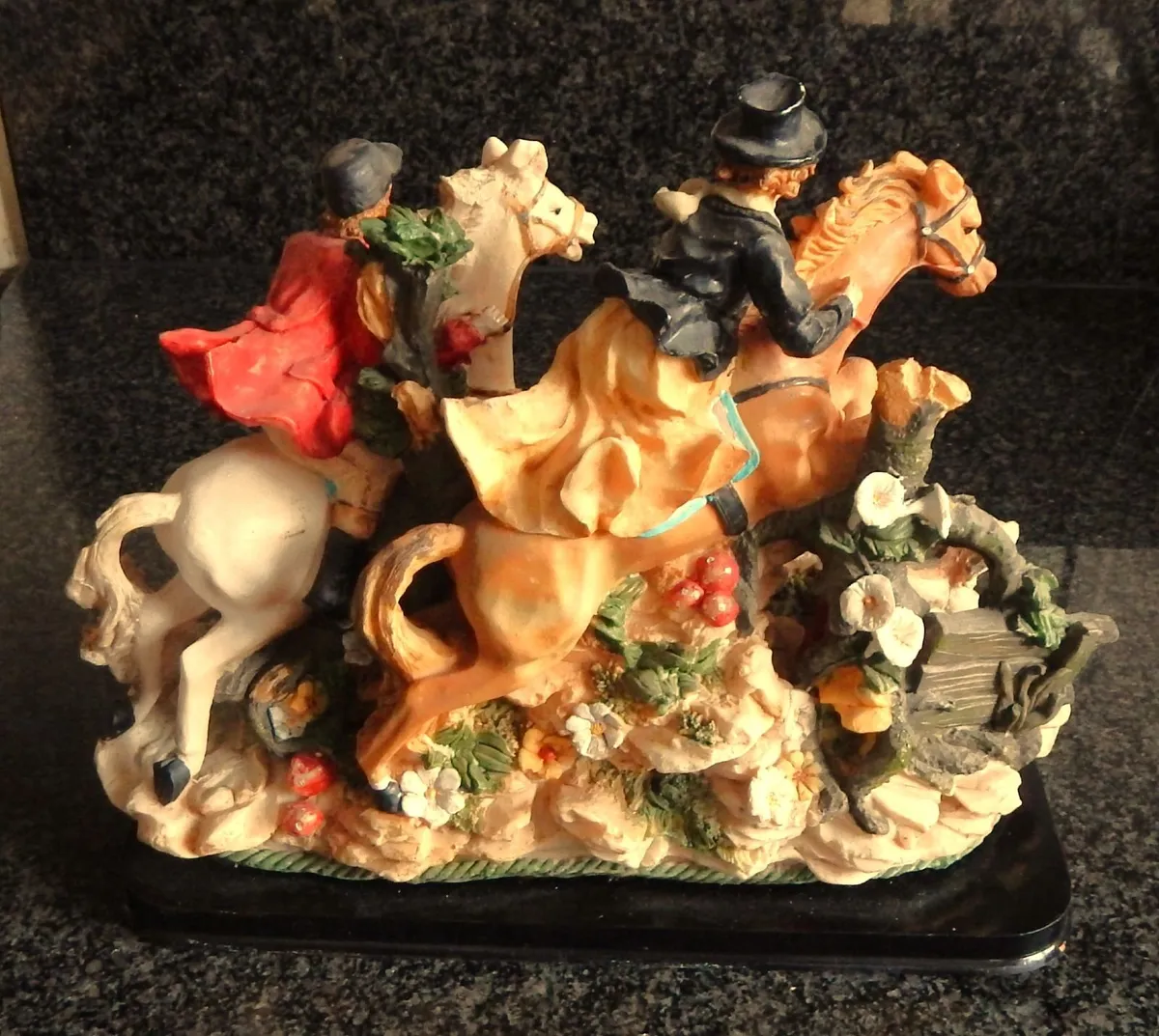 Hunt Scene Figurine on Base - Image 4