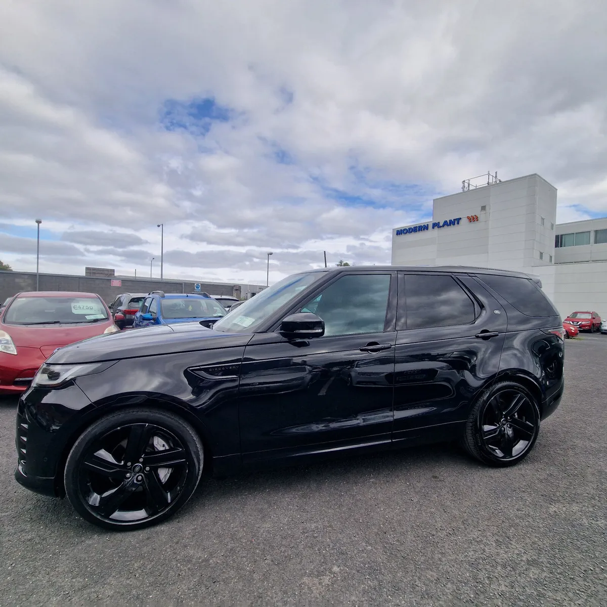 Land Rover Discovery 3.0 Commercial Tax 333 - Image 2