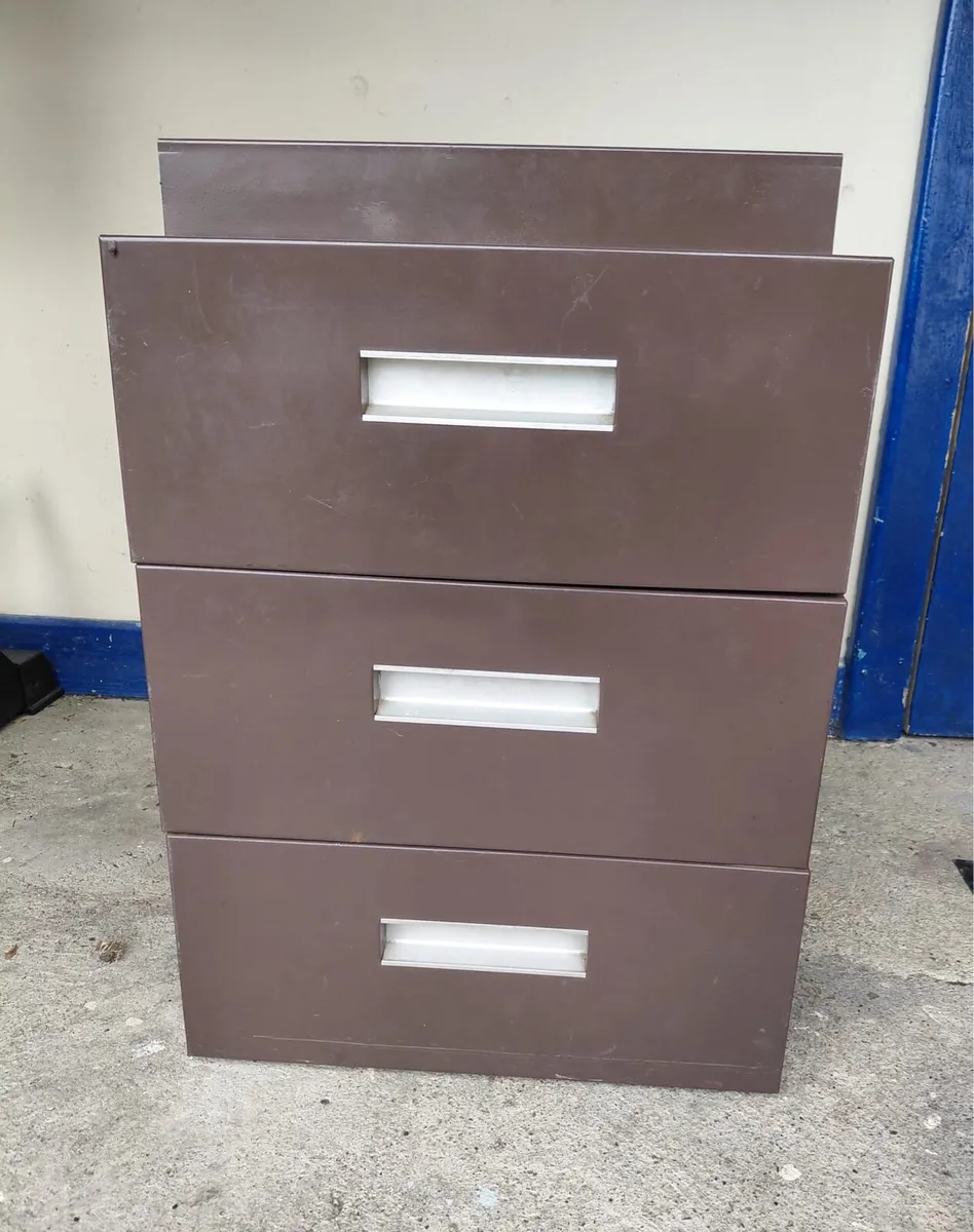 3 drawer metal filing cabinet/ storage unit - Image 1