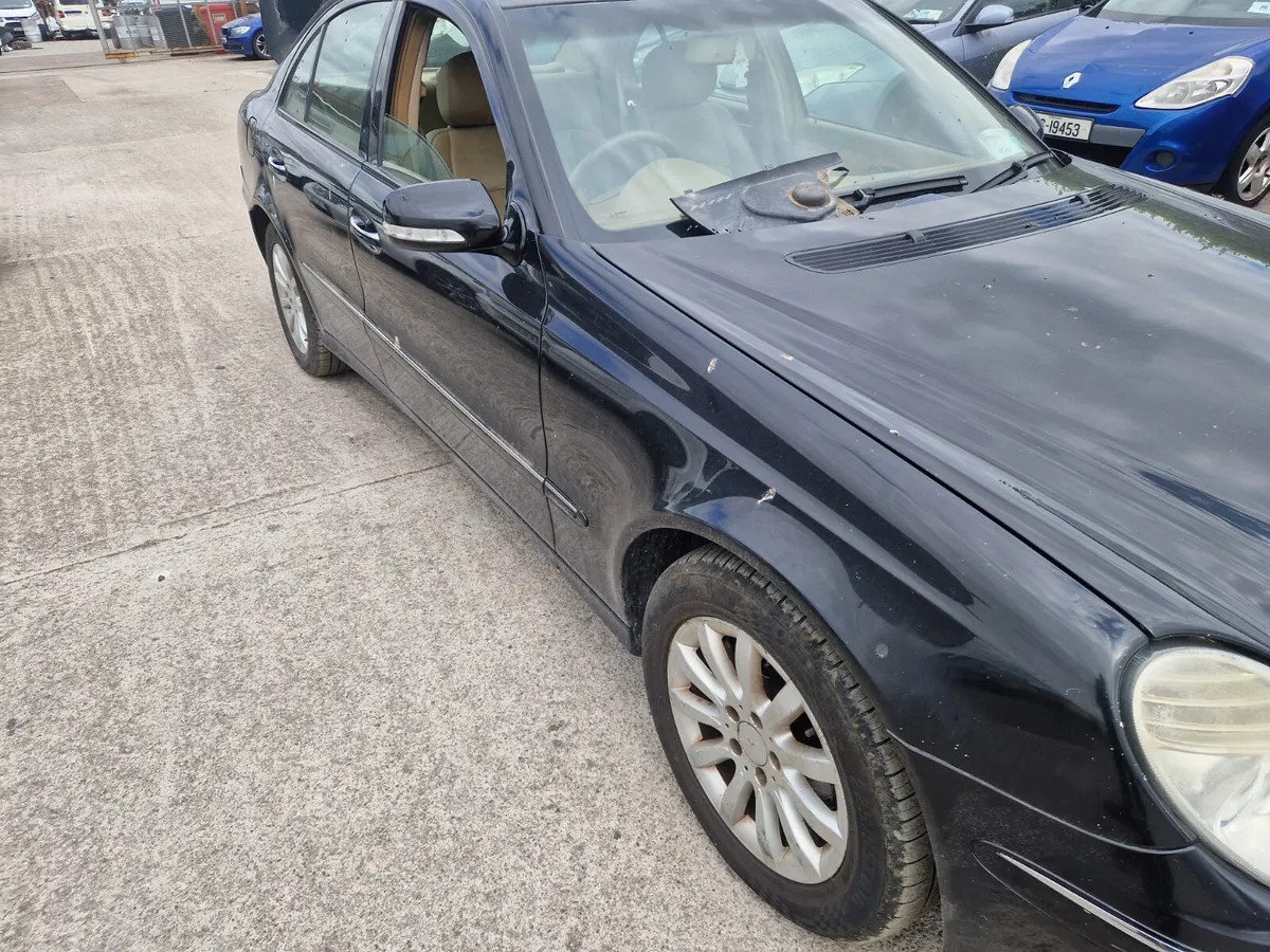 09 mercedes e220 CDI for breaking - Image 3