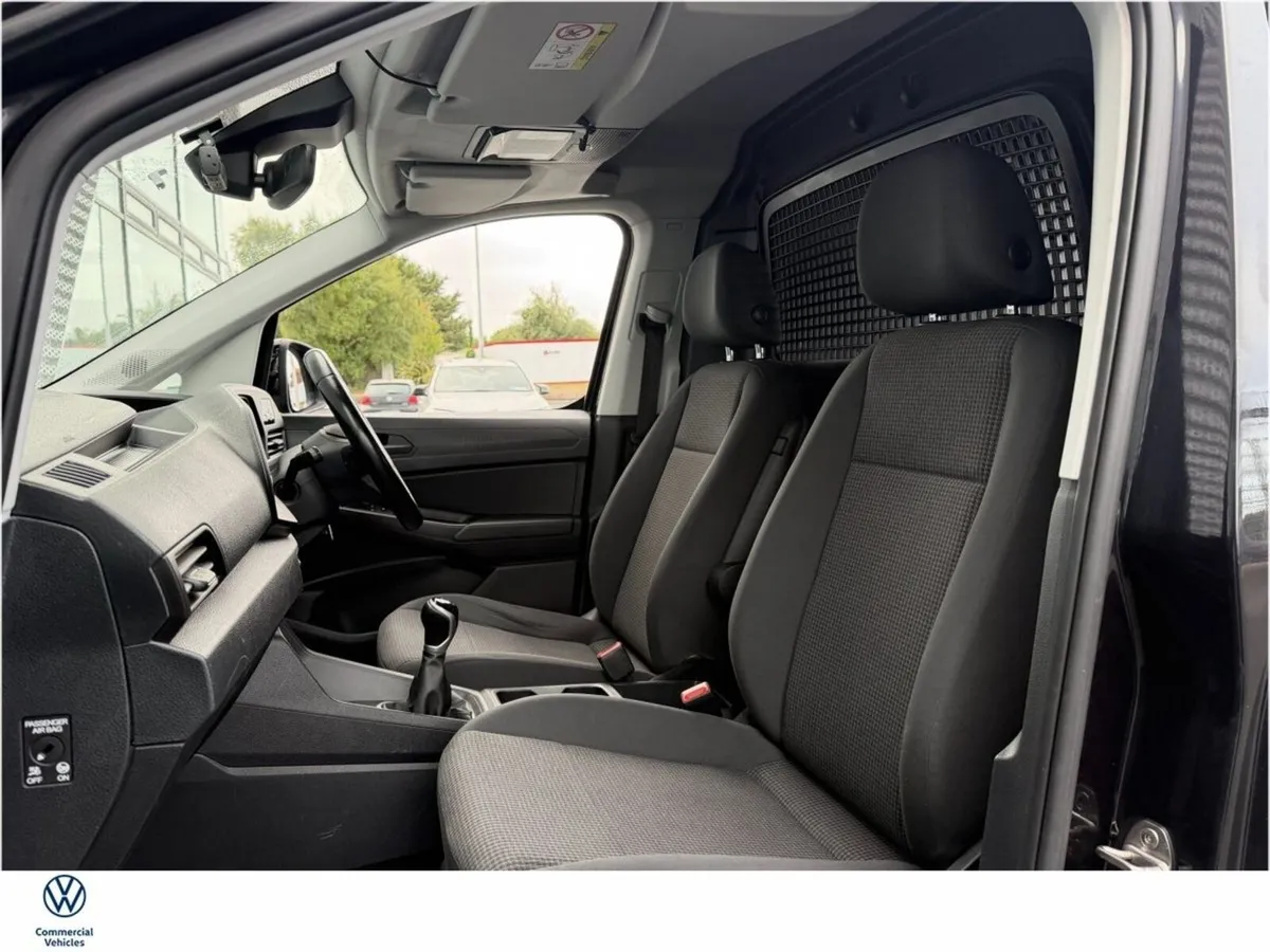 Volkswagen Caddy CARGO EDITION 102HP MANUAL - Image 4