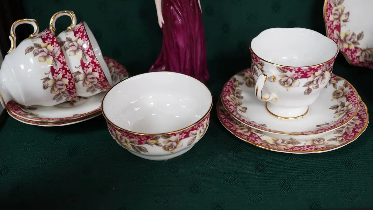 Vintage Arklow Bone China 21-Piece Tea Set - Image 4