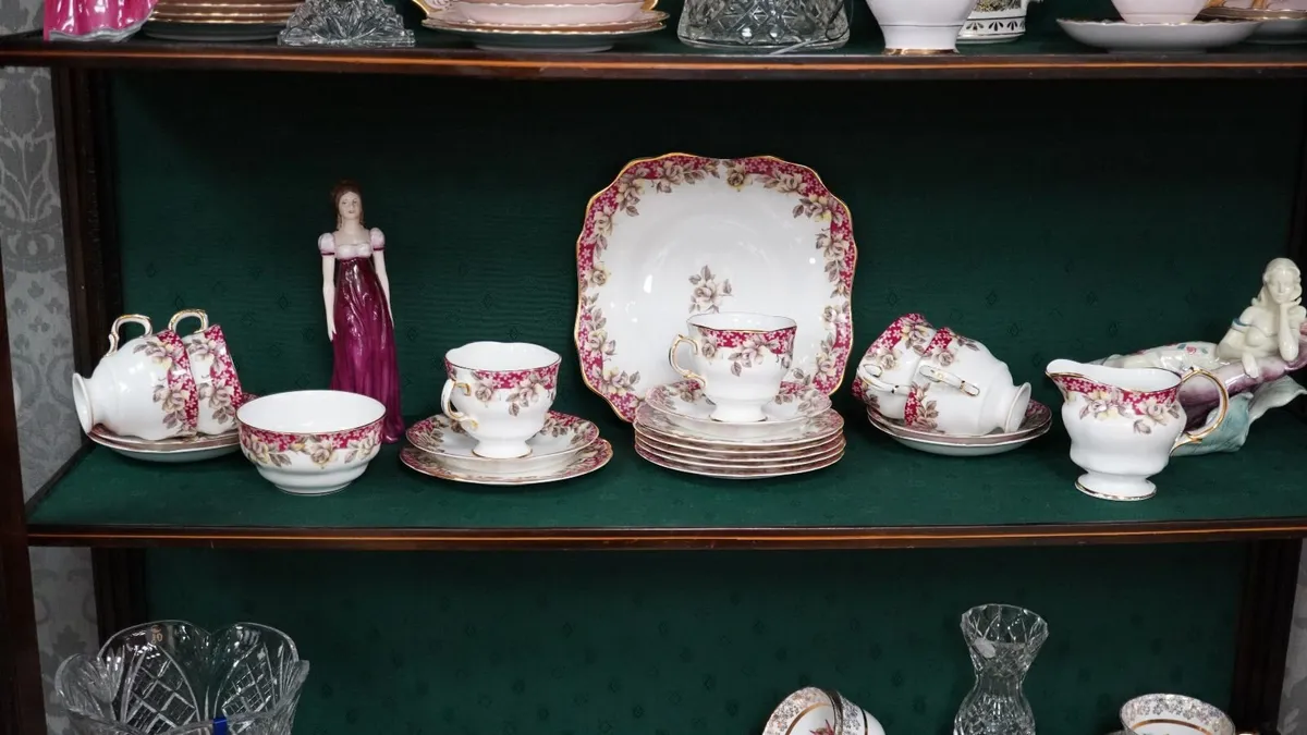 Vintage Arklow Bone China 21-Piece Tea Set - Image 1