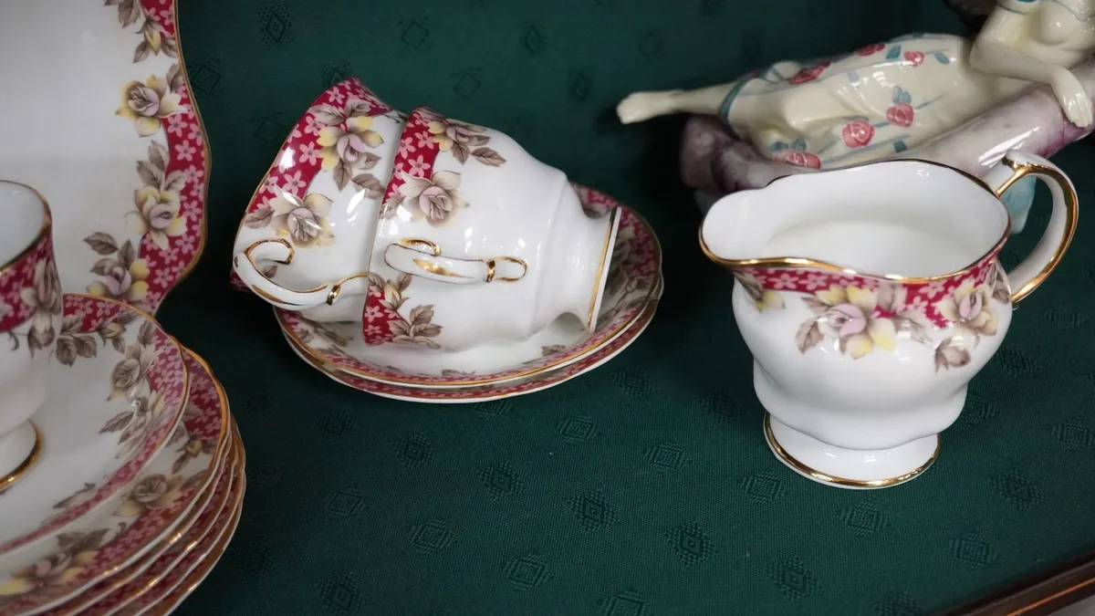 Vintage Arklow Bone China 21-Piece Tea Set - Image 2