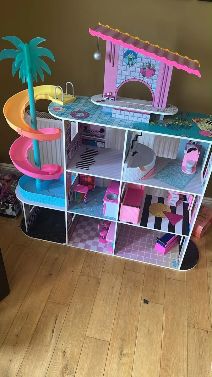 LOL Surprise Doll House - Image 1