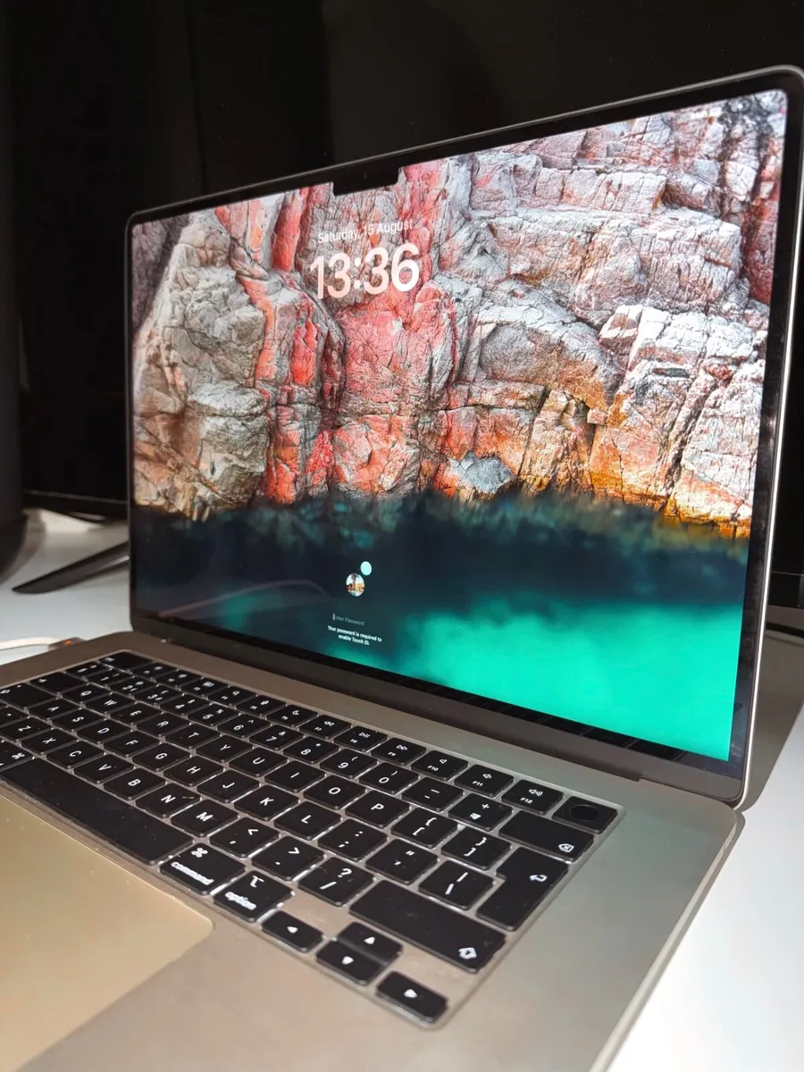 MacBook Air Starlight M2 - Image 1
