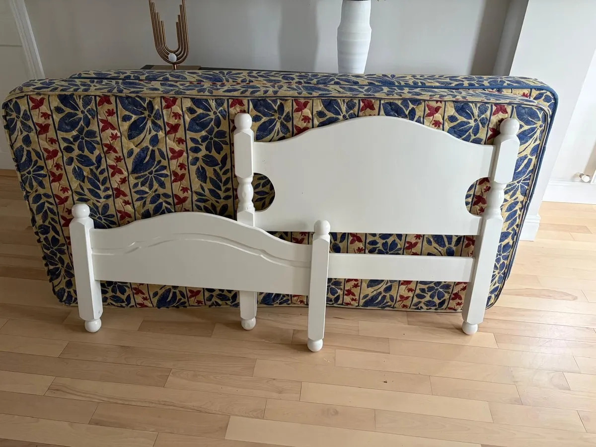 2 single beds - Image 1