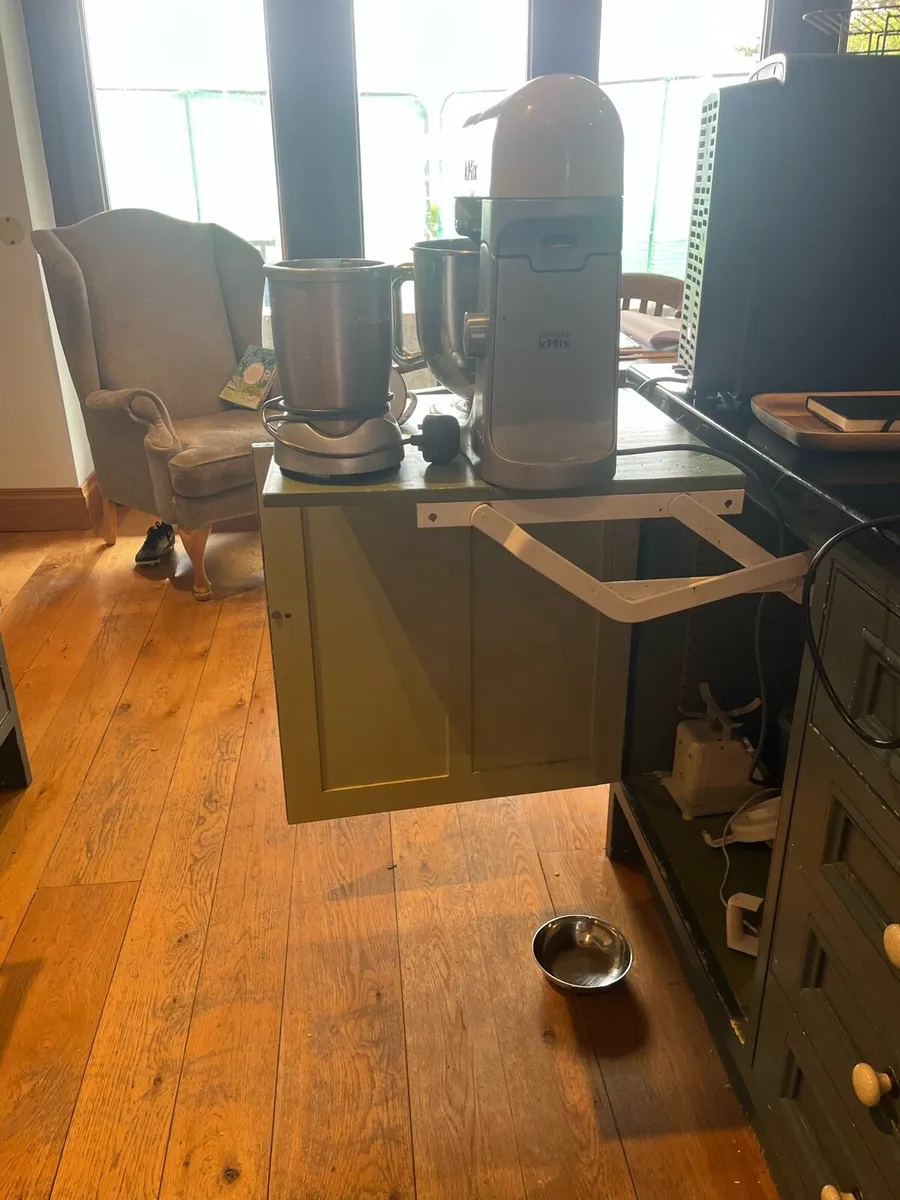 Bespoke Crownwood solid wood kitchen - Image 4