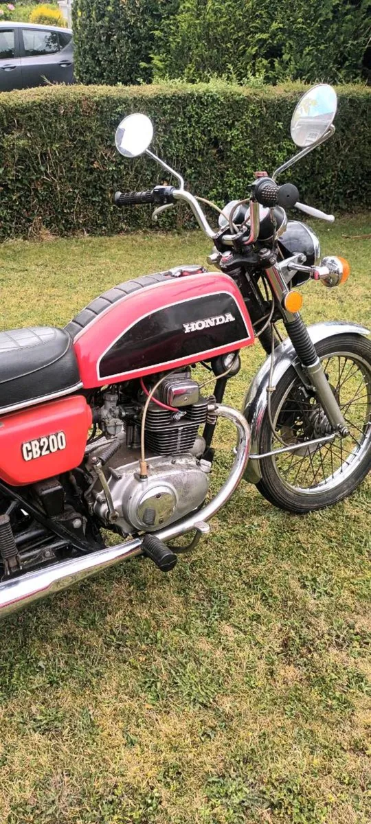 Honda CB200 Motorcycle - Image 2