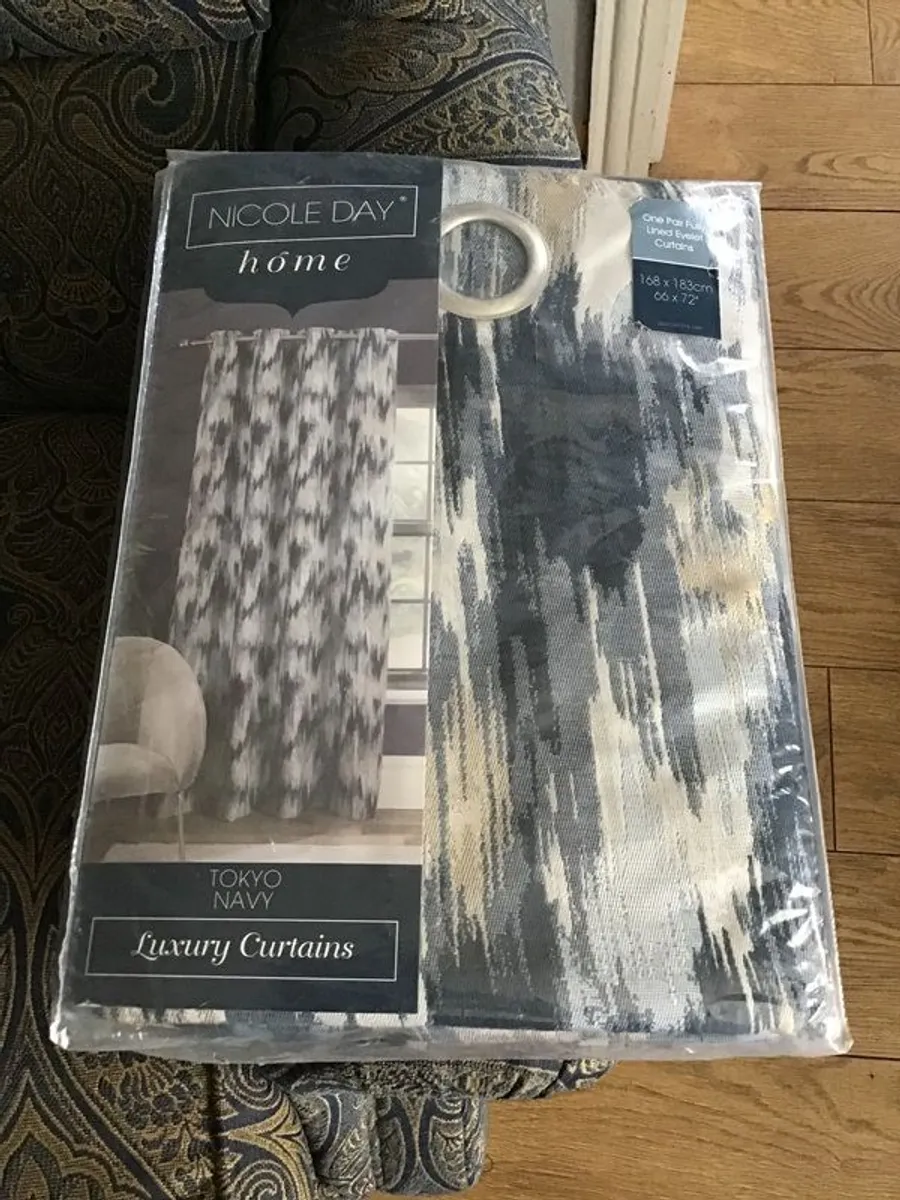 curtains - Image 1
