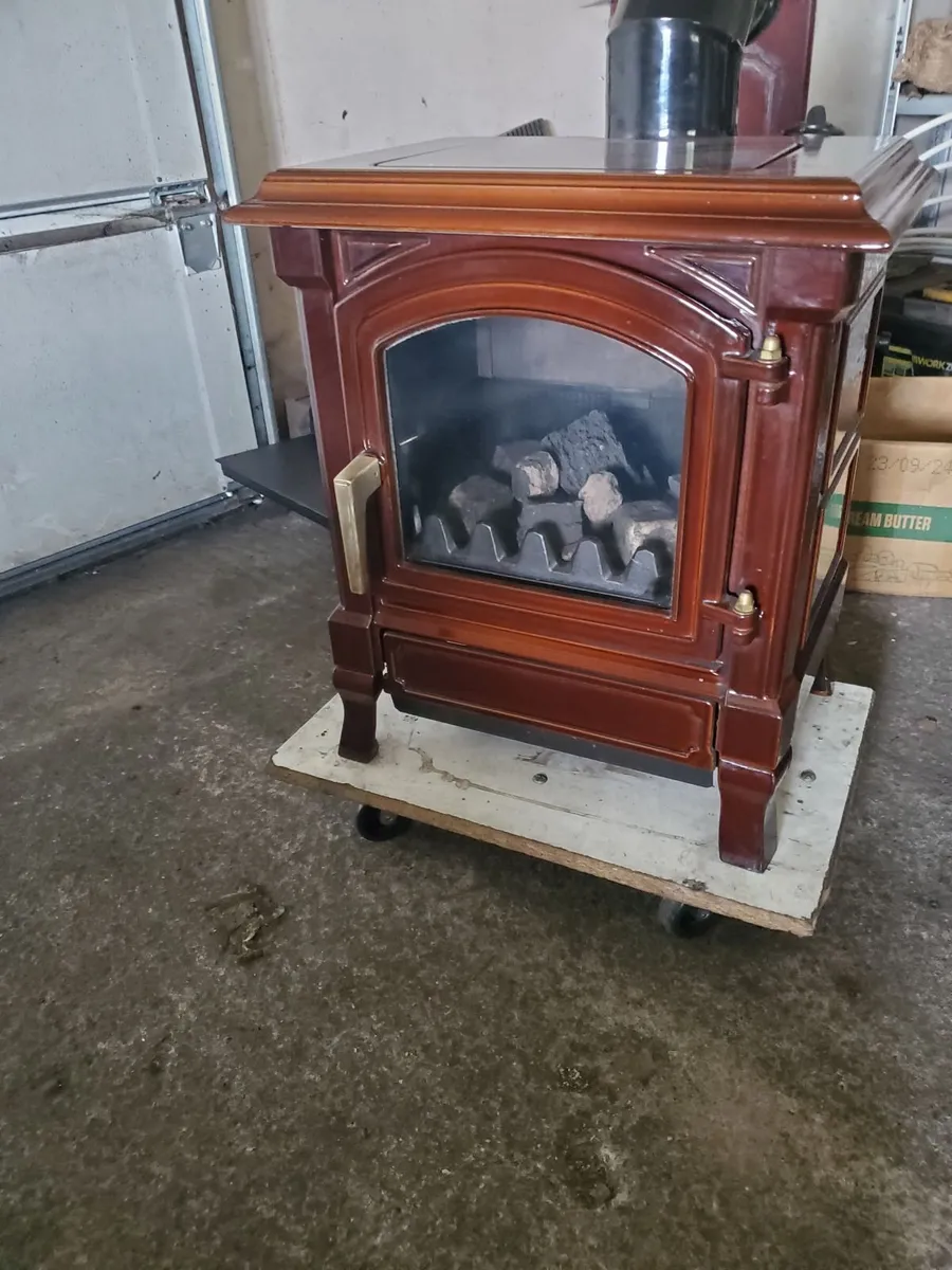 Nestor Martin 5kw oil stove mint condition - Image 2