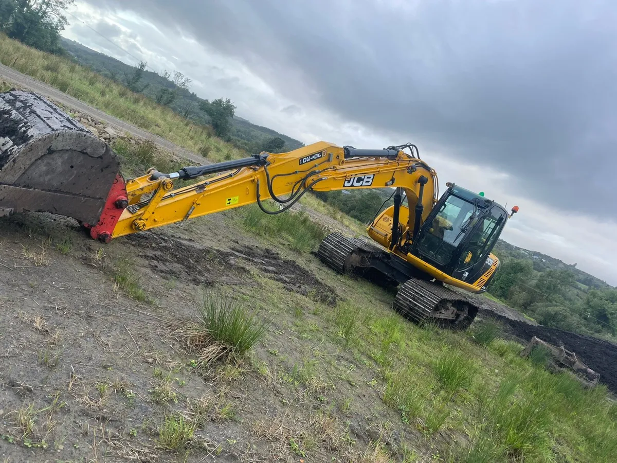 JCB js130 - Image 1