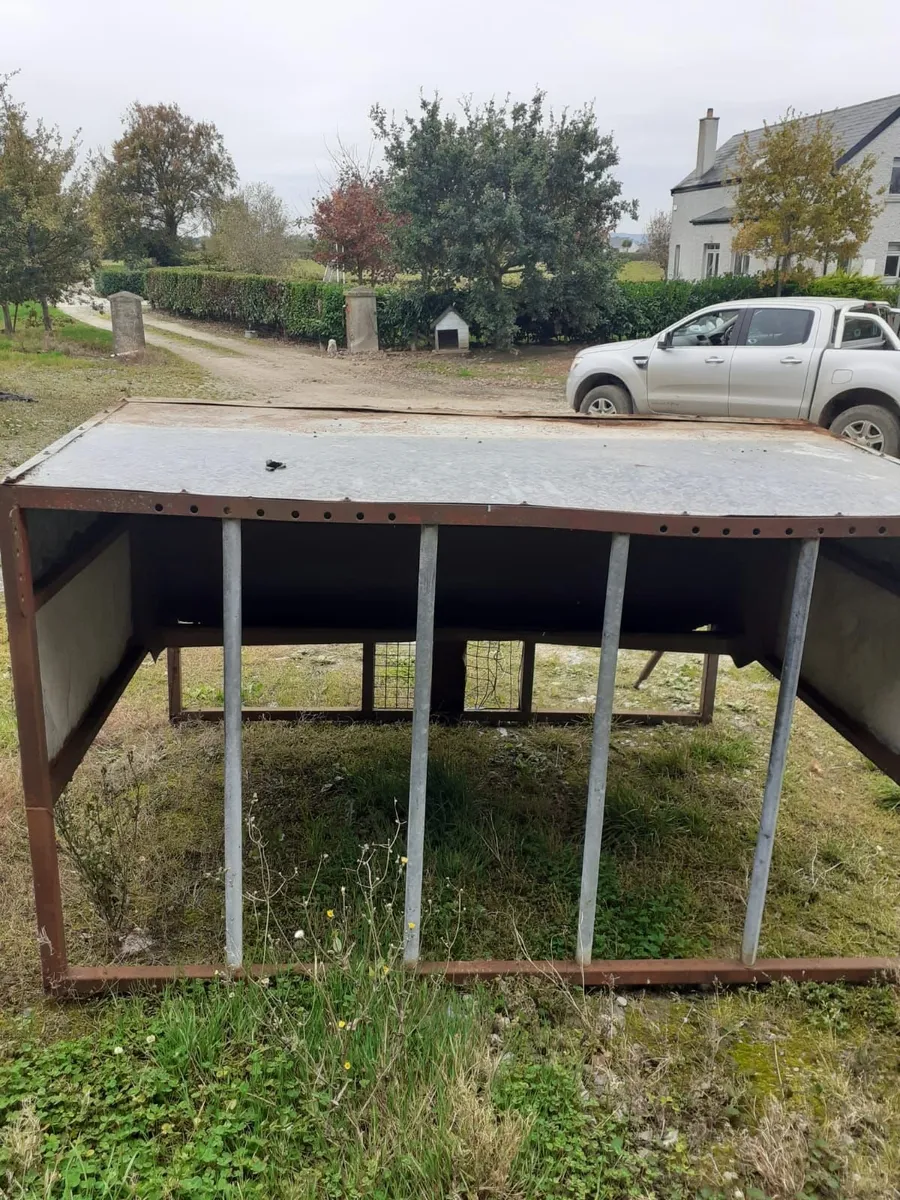 Calf creep feeder - Image 1