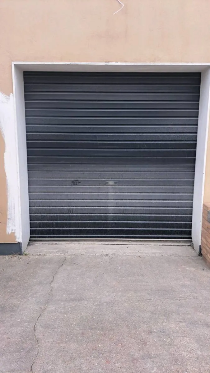 Garage doors - Image 1