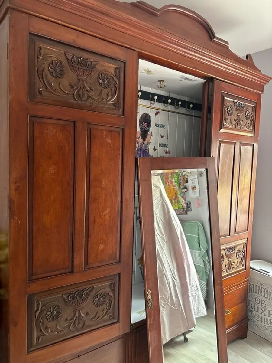 wardrobe - Image 2