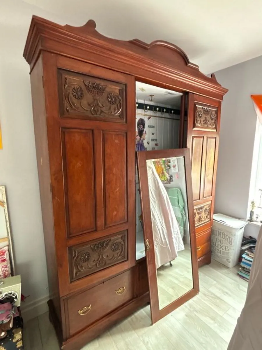 wardrobe - Image 3