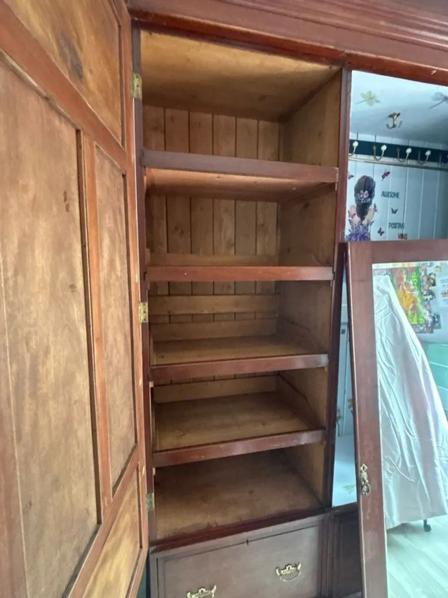 wardrobe - Image 4