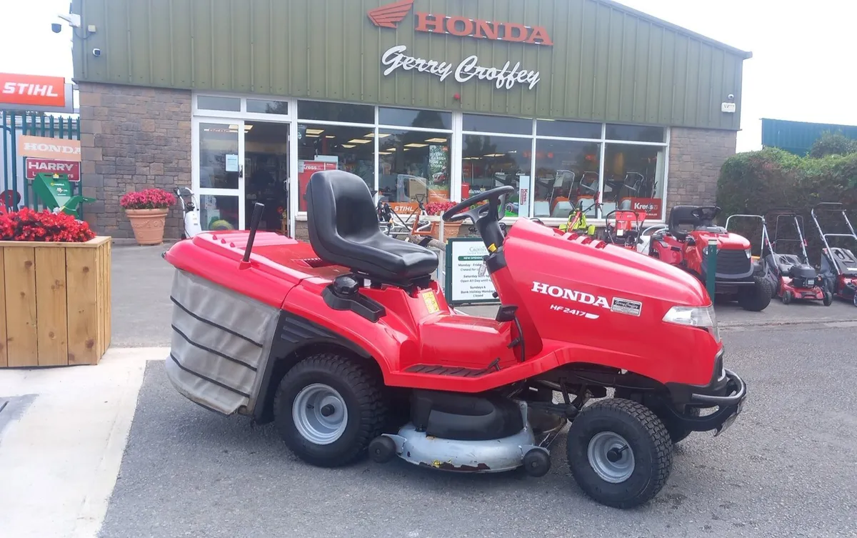 Honda HF 2417 Ride on Tractor Mower - Image 1