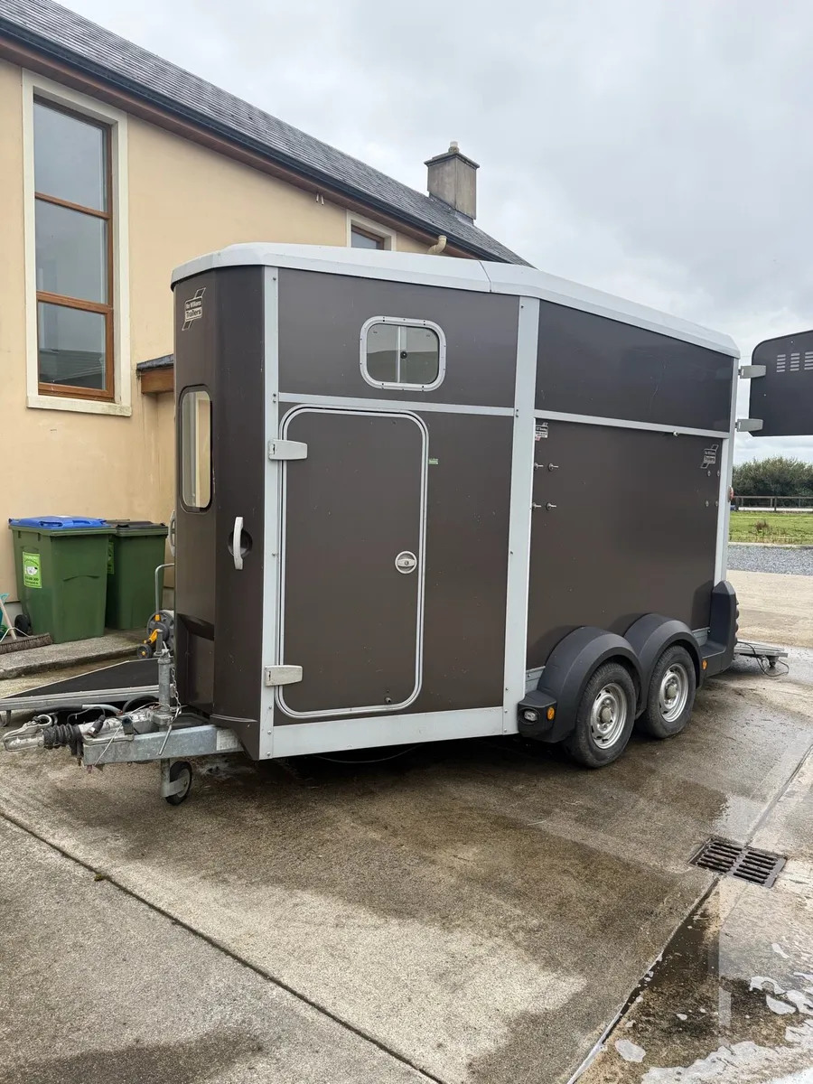 HB511 Horse Box - Image 3