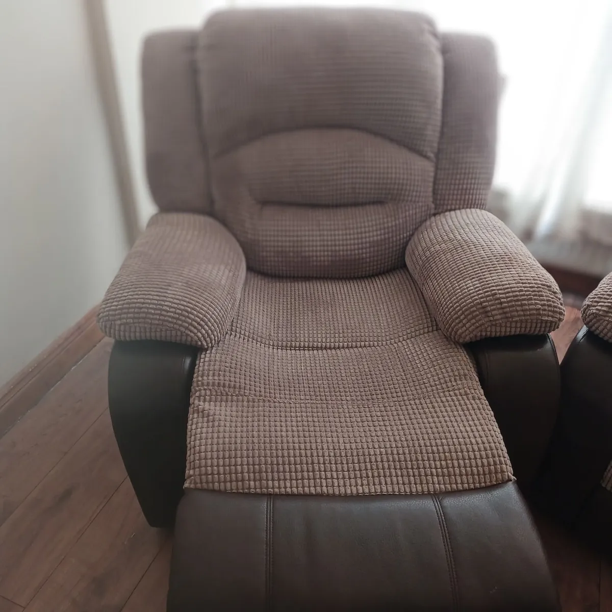 Recliner arm chair - Image 1