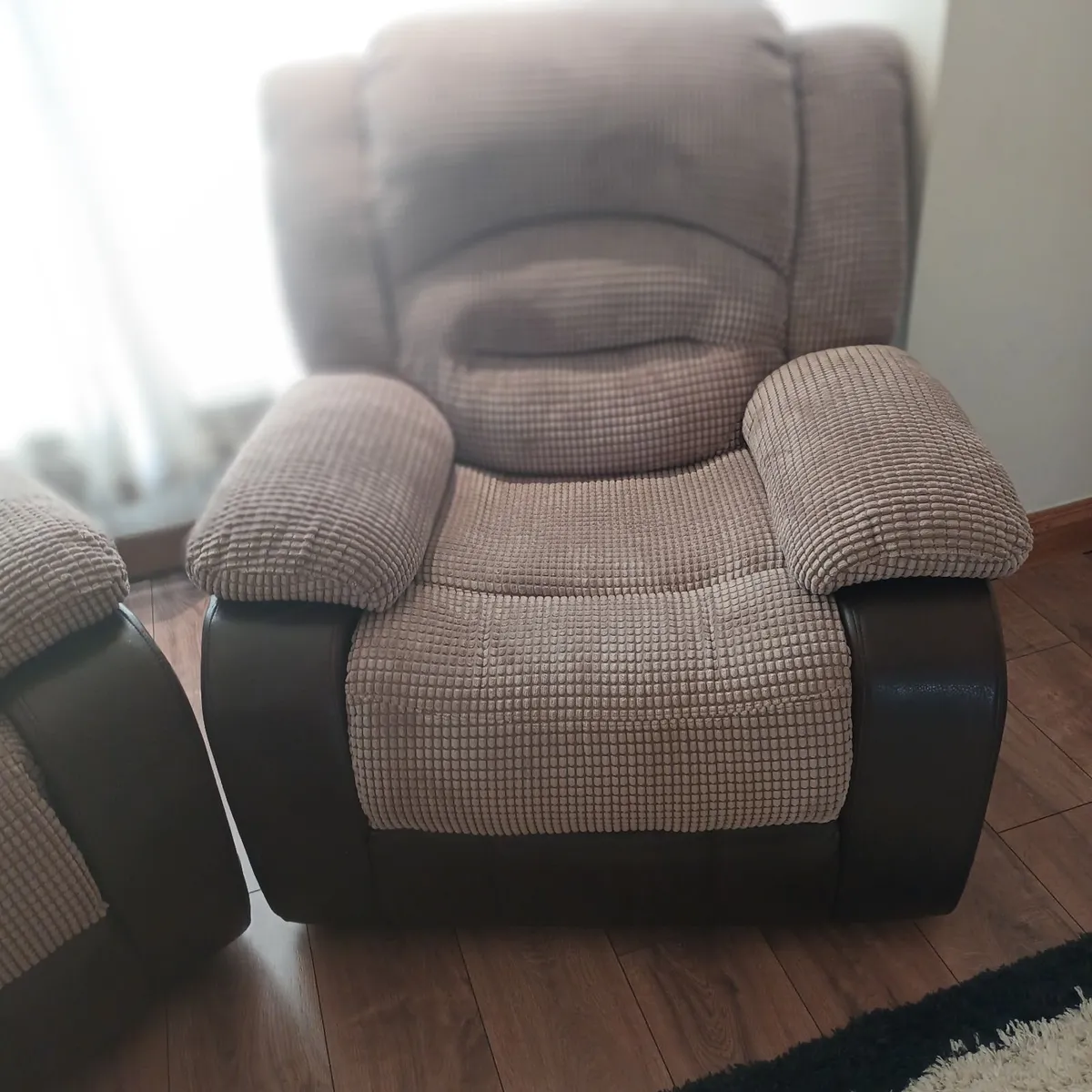 Recliner arm chair - Image 3