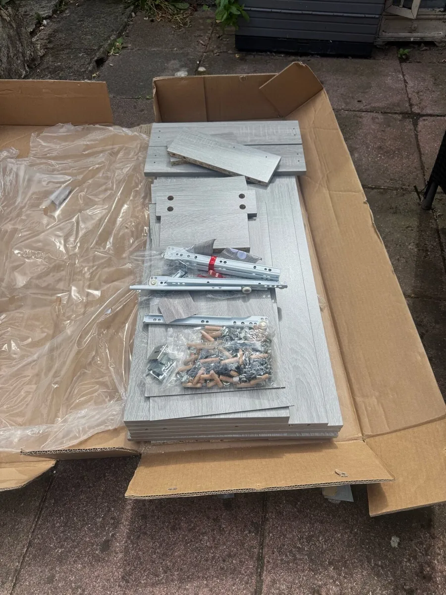 Make up table - Image 1