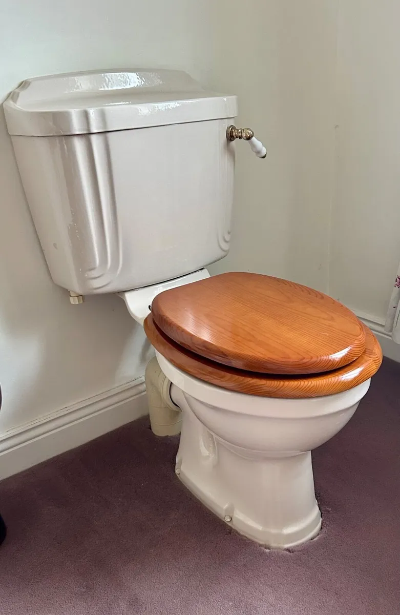 Bathroom ware - Image 1