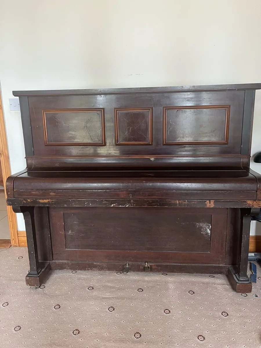 Upright piano - Image 1