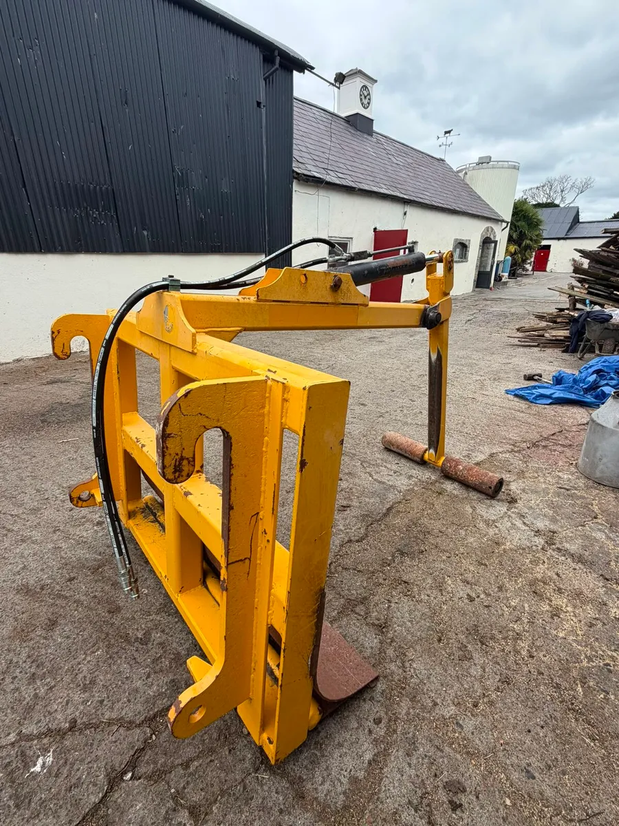 Bale Lifter - Image 1