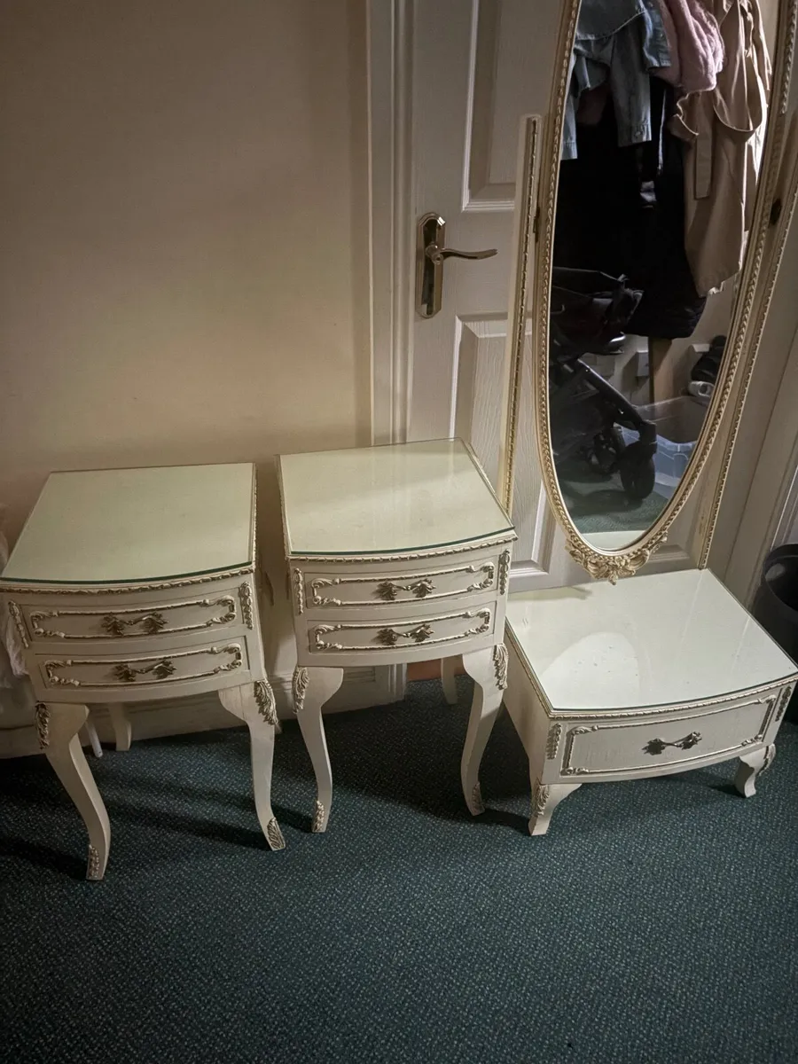 Chest of drawers, bedside lockers and mirror - Image 3