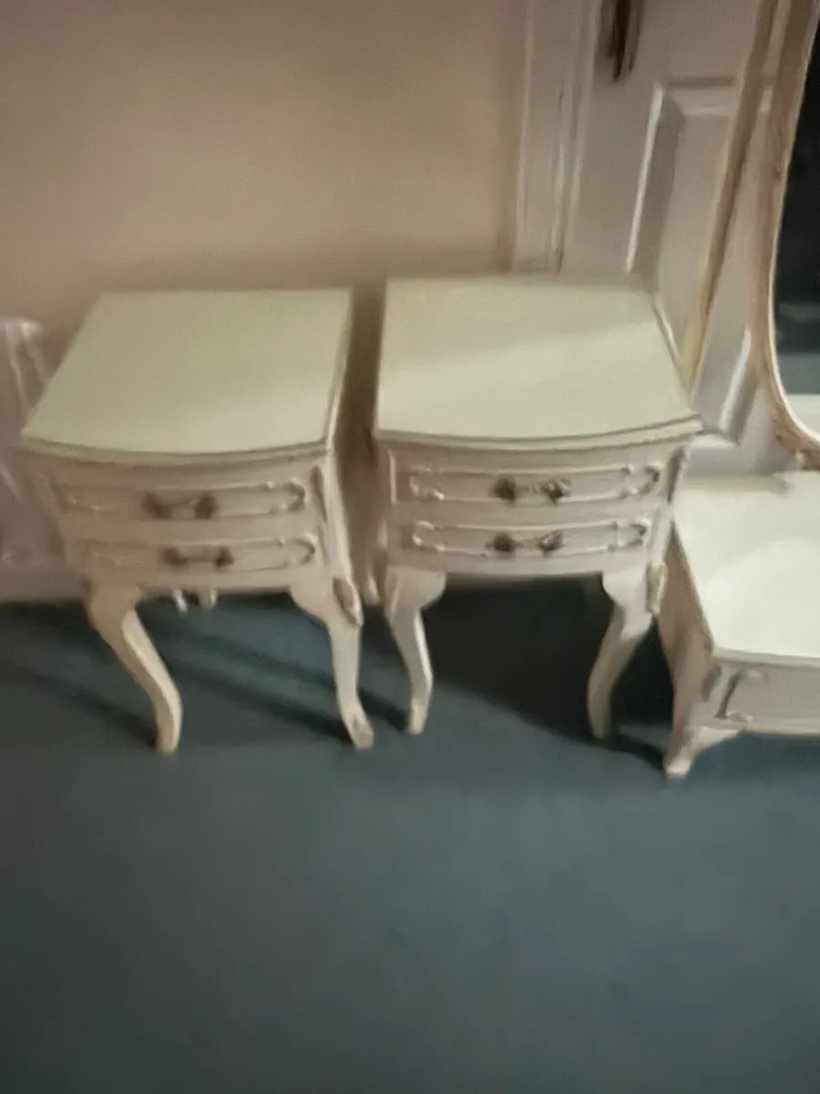 Chest of drawers, bedside lockers and mirror - Image 2