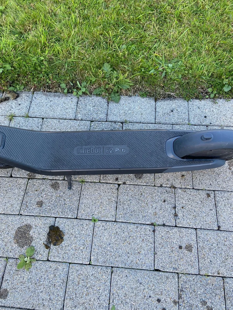 Segway Ninebot e2 pro Scooter - Image 3