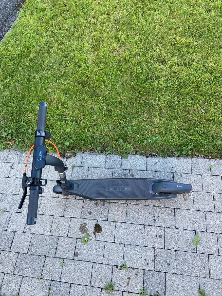Segway Ninebot e2 pro Scooter - Image 4